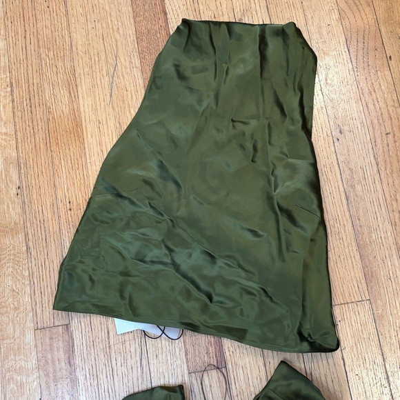 New Reformation Sera Silk Two Piece Set - Picture 11 of 17